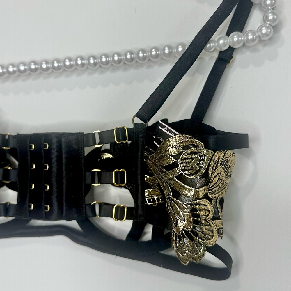 VS Very Sexy Band of Lover Black Strappy Floral Embroidered Bra - Picture 12 of 14